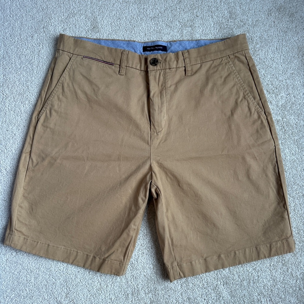 Tommy Hilfiger Shorts Mens 34 Khaki Chino Flat Front Slash Pockets Casual Preppy